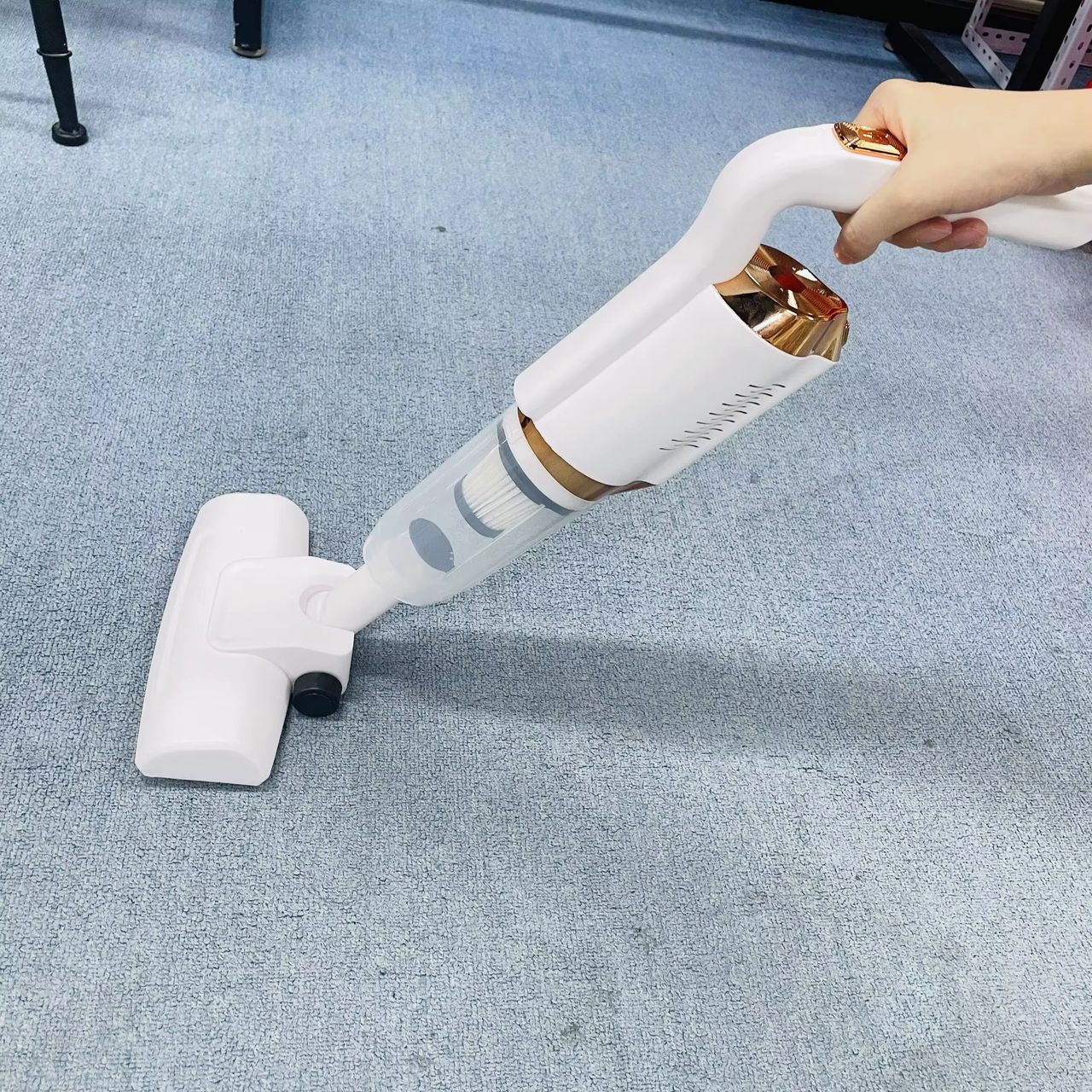 Aspirateur Sans Fil – Léger, Puissant et Rechargeable